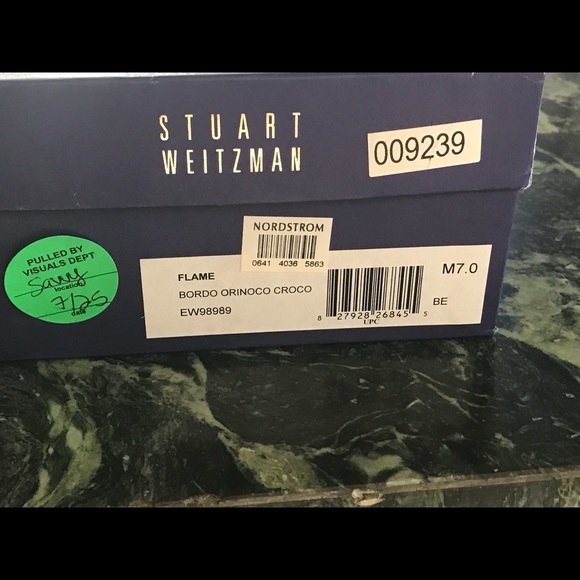 Stuart Weitzman Flame patent leather w/gold shoes. - Picture 5 of 7